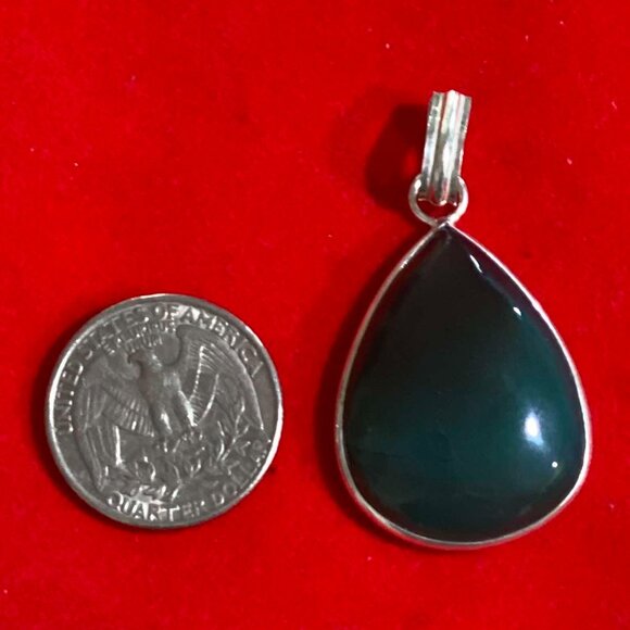 Natural Charming Green Chalcedony Abundance Gemstone Pendant - Picture 4 of 7